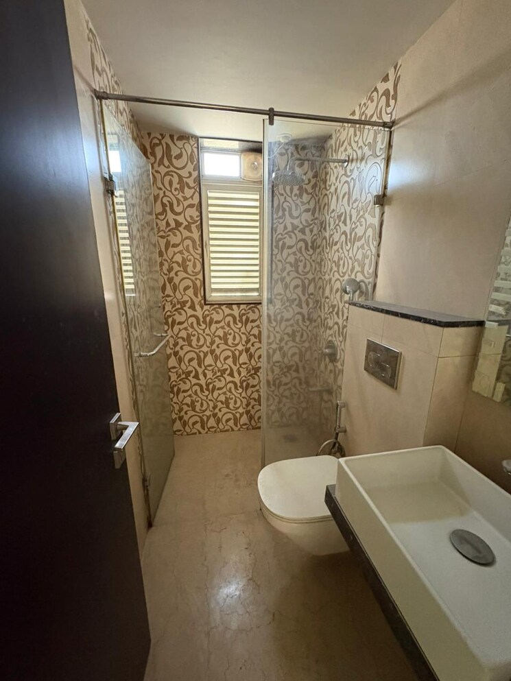 Bathroom, kolte-patil-link-palace 3 Bedroom 1079 Sq.Ft. Apartment In Santacruz West Mumbai 9755820