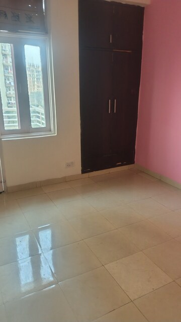 Furnished Amenities in 3 BHK Apartment at Tulip Orange, Sector 70 – for Rent