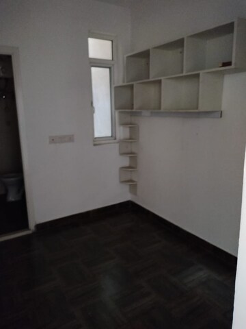 Room in 3 BHK Apartment at DLF Park Place, Sector 54 – for Rent