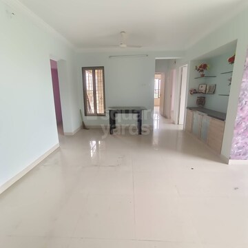 Room in 5 BHK Apartment at Emaar MGF The Palm Drive Villas, Sector 66 – for Rent