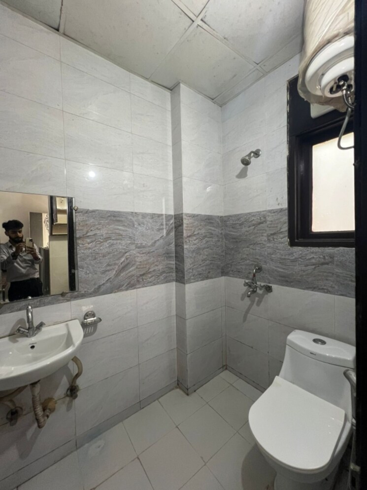 Bathroom, sushant lok i 1 RK 350 Sq.Ft. Builder Floor In Sushant Lok I Gurgaon 9755922