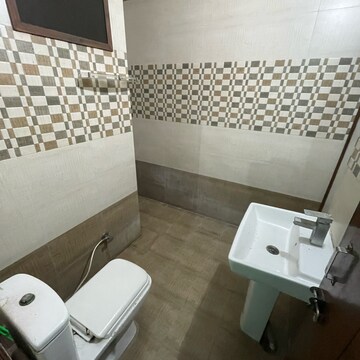 Team Area in 3 BHK Builder Floor at Sector 21d – for Rent