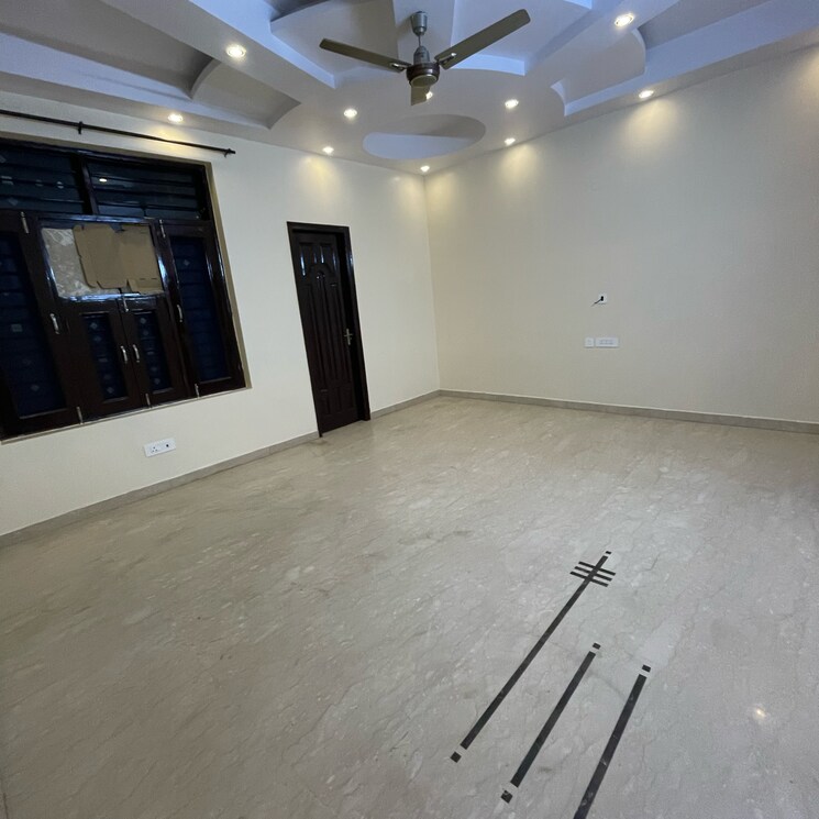 Room, sector 21d 3 Bedroom 350 Sq.Yd. Builder Floor In Sector 21d Faridabad 9755910