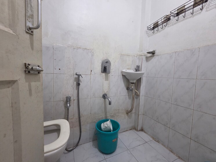 Bathroom, bimbisar-nagar 1 Bedroom 430 Sq.Ft. Apartment In Goregaon East Mumbai 9755923