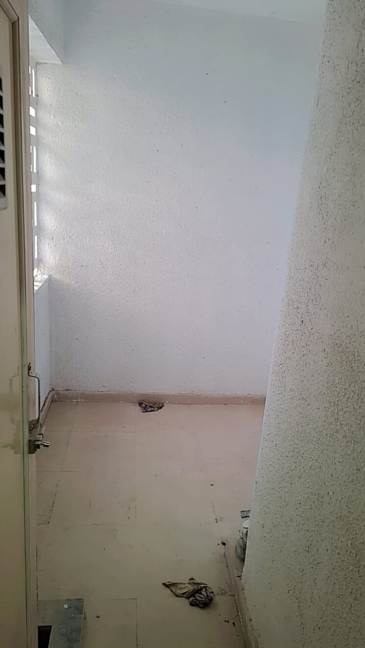 Room, dynamic-crest 2 Bedroom 550 Sq.Ft. Apartment In Shilphata Thane 9755981