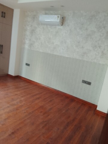 Room in 3.5 BHK Builder Floor at Palam Vihar – for Rent