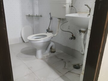 Bathroom in 2.5 BHK Builder Floor at Uppal Southend, Sector 49 – for Rent
