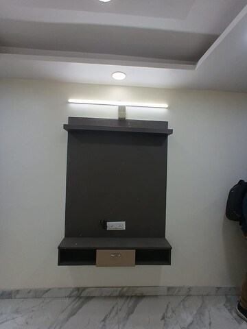 Furnished Amenities in 2 BHK Builder Floor at Laxmi Nagar – for Rent