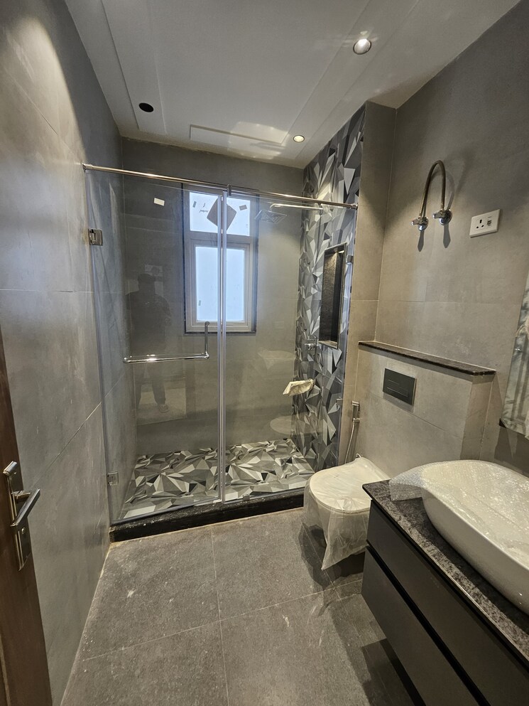 Bathroom, ansal-api-versalia 4 Bedroom 1810 Sq.Ft. Builder Floor In Sector 67a Gurgaon 9756278