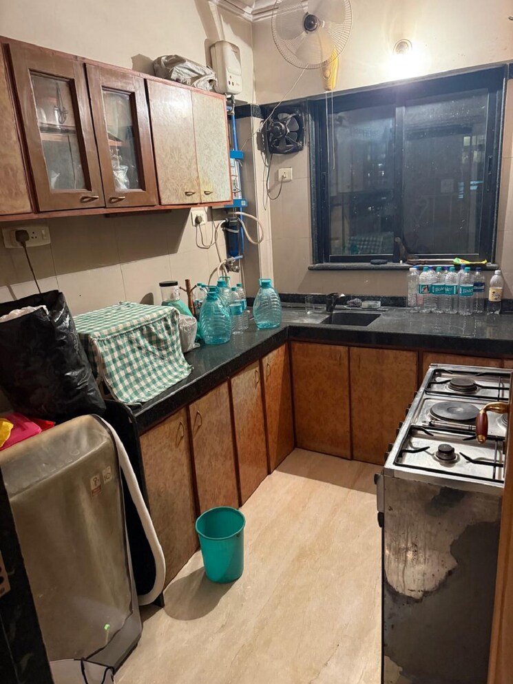 Kitchen, bandra west 3 Bedroom 1100 Sq.Ft. Apartment In Bandra West Mumbai 9756489