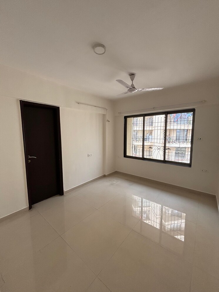 Room, lake-primrose 3 Bedroom 1500 Sq.Ft. Apartment In Powai Mumbai 9756695