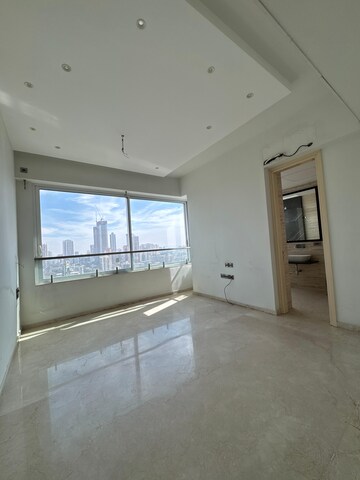 Room in 3.5 BHK Apartment at Marathon Montesouth 3, Byculla West – for Rent