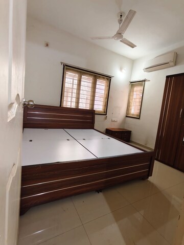 Bedroom in 4 BHK Villa at Bhayli – for Rent