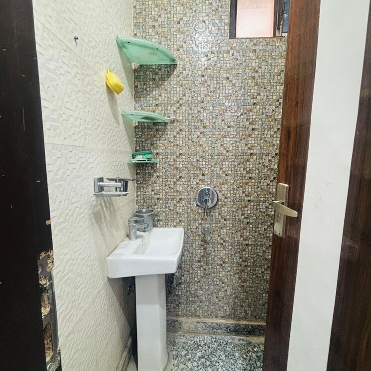 Bathroom, dwarka mor 2 Bedroom 60 Sq.Yd. Builder Floor In Dwarka Mor Delhi 9757235