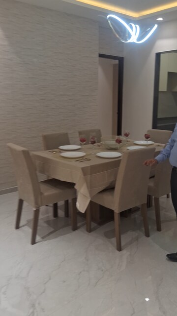 Team Area in 3 BHK Apartment at Malad West – for Sale