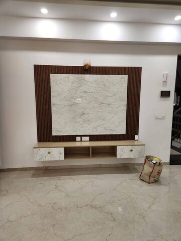 Room in 3 BHK Apartment at Smart World Orchard, Sector 61 – for Rent