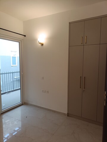 Room in 3 BHK Apartment at Smart World Orchard, Sector 61 – for Rent