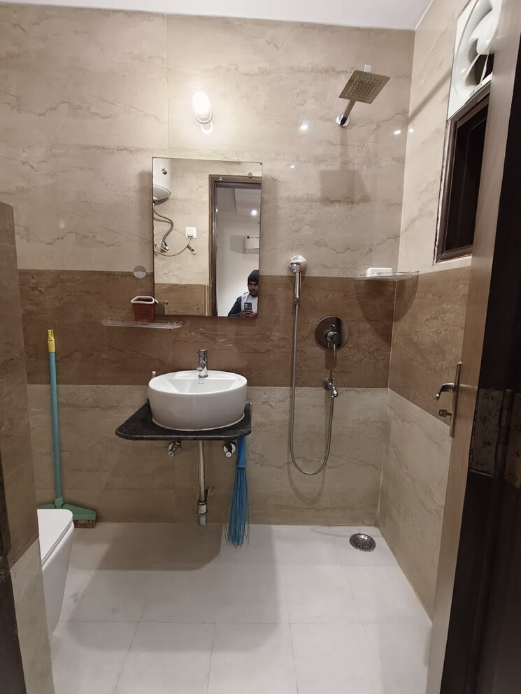 Bathroom, malviya nagar 2 Bedroom 1000 Sq.Ft. Builder Floor In Malviya Nagar Delhi 9757293