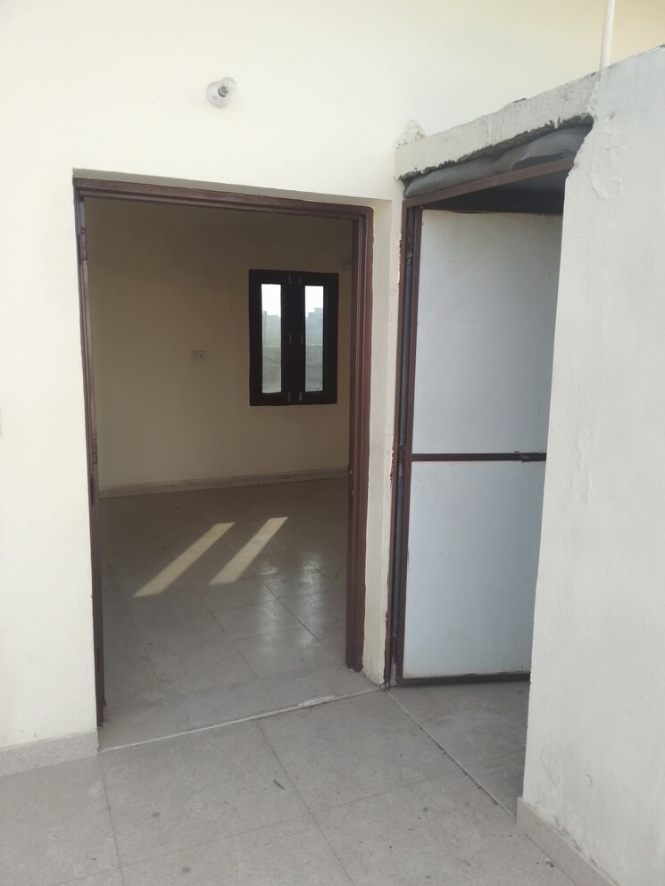 Room, kharar kurali highway 3 Bedroom 100 Sq.Yd. Independent House In KharaR Kurali Highway Mohali 9757323