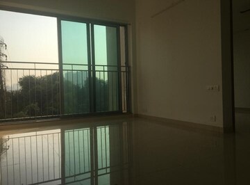 Room in 2 BHK Apartment at Kalpataru Parkcity Sunrise A, Kolshet Road – for Rent