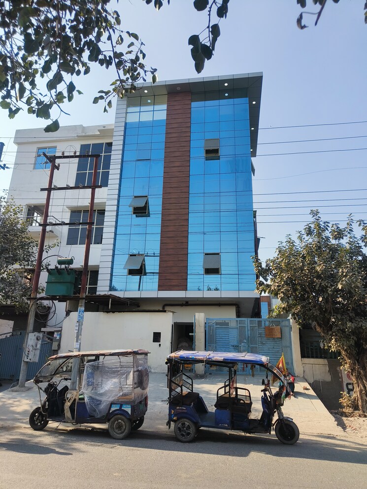 Exterior View, sector 63 Commercial Office Space 9000 Sq.Ft. In Sector 63 Noida 9757331