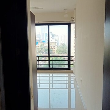 Room in 2 BHK Apartment at Vraj Tiara, Worli – for Rent