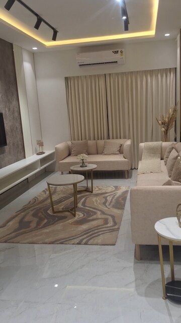 Team Area in 2 BHK Apartment at Malad West – for Sale