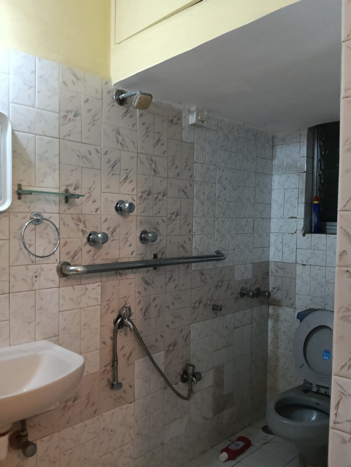 Bathroom, ashiana-chs-bandra-west 3 Bedroom 1400 Sq.Ft. Apartment In Bandra West Mumbai 9757395