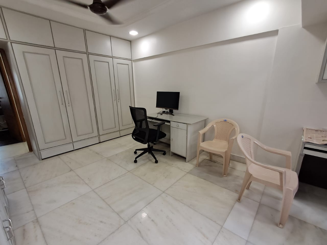 Room in 3 BHK Apartment at Sarkar Avenue Apartment, Santacruz West – for Sale