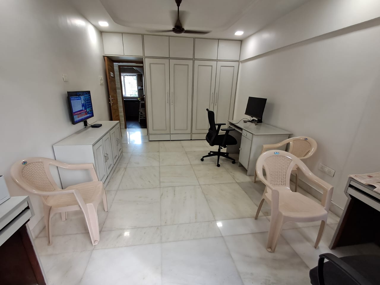 Room in 3 BHK Apartment at Sarkar Avenue Apartment, Santacruz West – for Sale