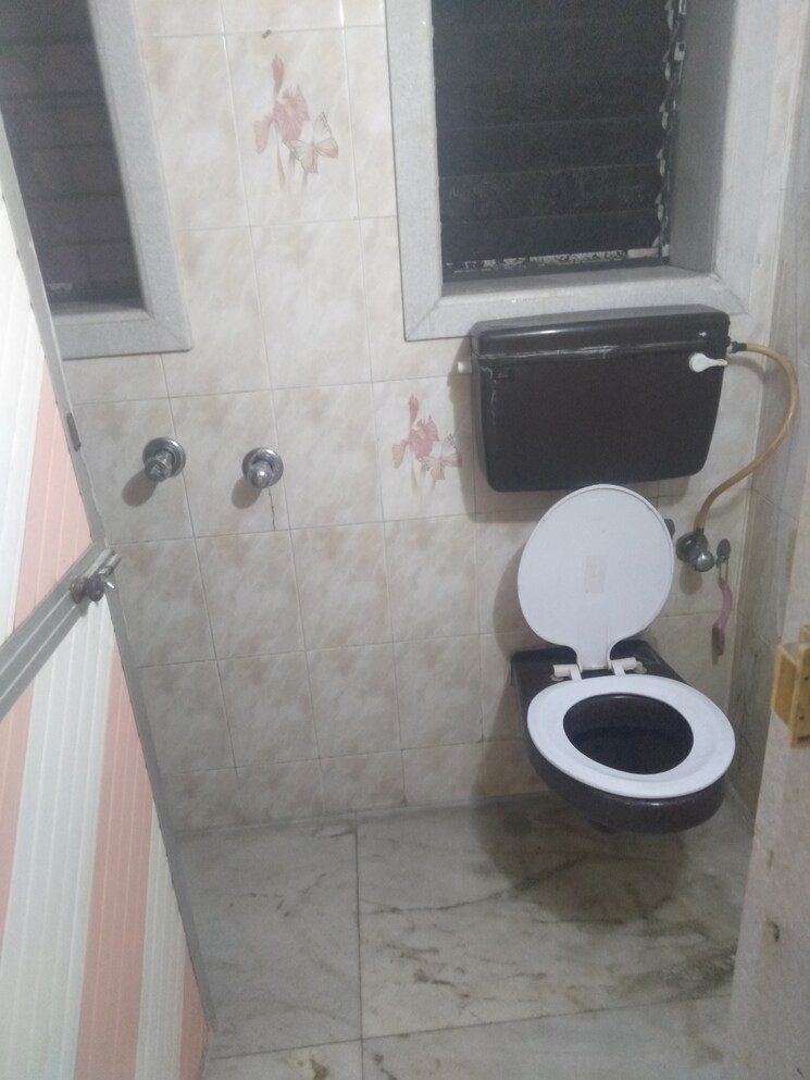 Bathroom, golden-rock-chs 2 Bedroom 690 Sq.Ft. Apartment In Santacruz East Mumbai 9757482