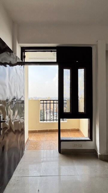 Room in 3 BHK Apartment at Mahagun Villa, Vaishali Sector 4 – for Sale