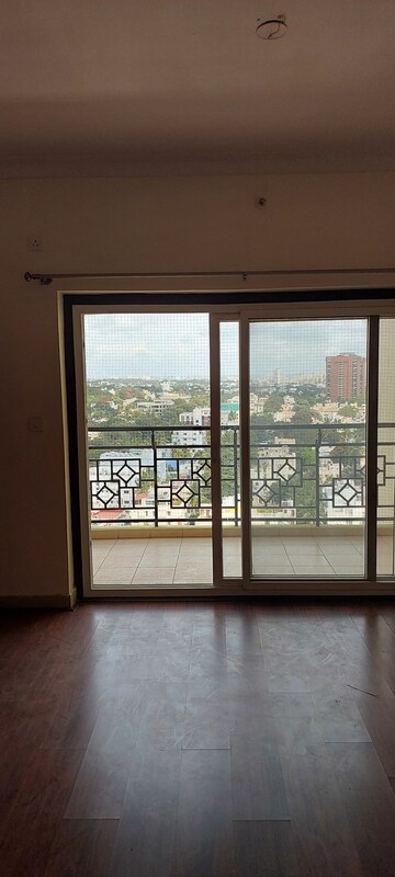 Room in 3.5 BHK Apartment at Maya Indraprastha, Jp Nagar – for Rent