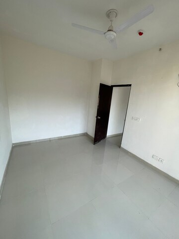 Room in 2 BHK Apartment at Amrapali Golf Homes, Sector 4 Greater Noida – for Rent