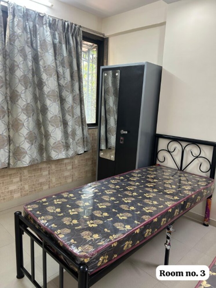 Room, malad-chs Pg For Boys In Malad East 9703777