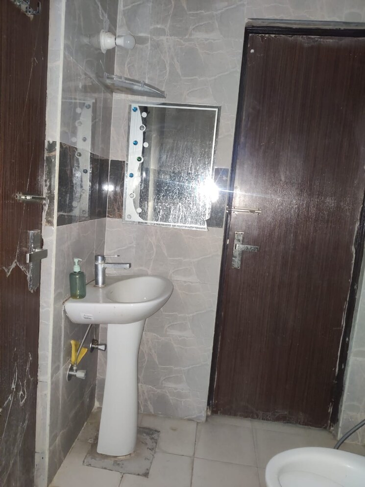 Bathroom, amrapali-golf-homes 3 Bedroom 1595 Sq.Ft. Apartment In Sector 4 Greater Noida Greater Noida 9757776