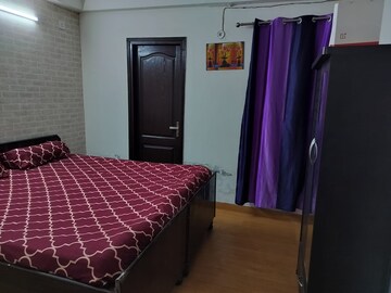 Bedroom in 2.5 BHK Apartment at Amrapali Golf Homes, Sector 4 Greater Noida – for Rent