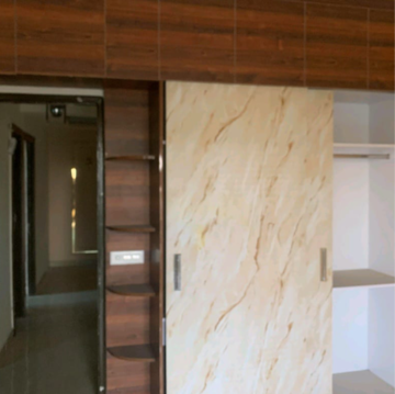 Room in 2 BHK Apartment at Gaur City 7th Avenue, Sector 4 Greater Noida – for Rent