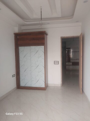 Room in 1 BHK Apartment at Kritak Modern Apartments, Sector 73 – for Sale