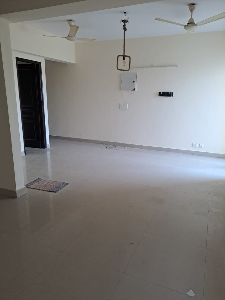 Room, sethi-max-royal 3 Bedroom 1440 Sq.Ft. Apartment In Sector 76 Noida 9757857