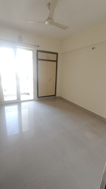 Room in 3 BHK Apartment at Sethi Max Royal, Sector 76 – for Rent