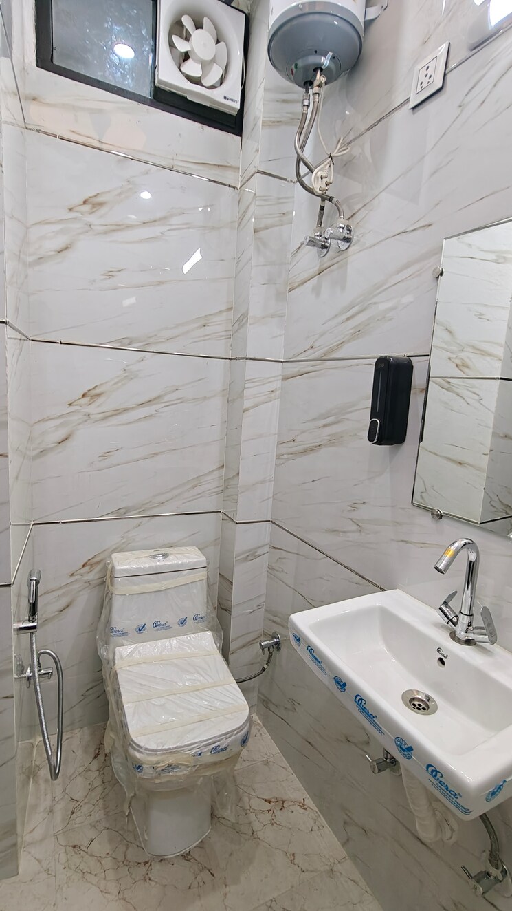 Bathroom, malviya nagar 2 Bedroom 800 Sq.Ft. Builder Floor In Malviya Nagar Delhi 9757860