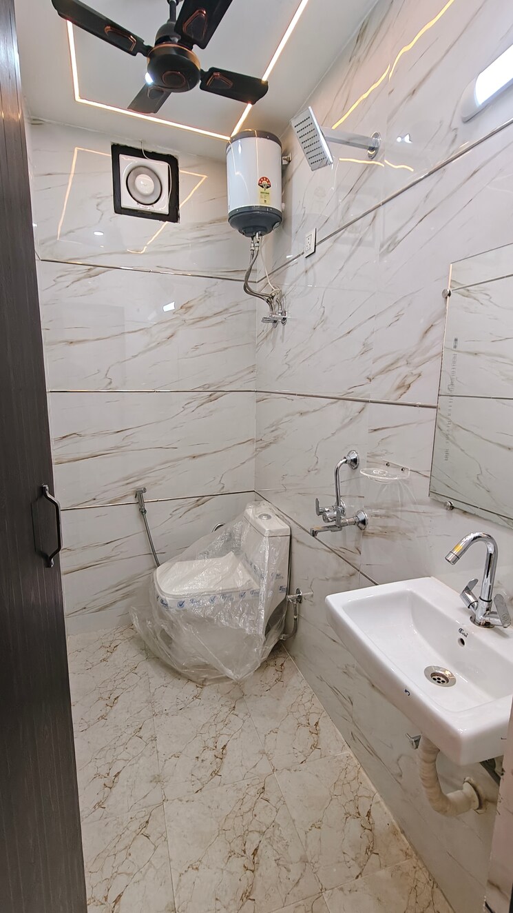 Bathroom, malviya nagar 2 Bedroom 800 Sq.Ft. Builder Floor In Malviya Nagar Delhi 9757860