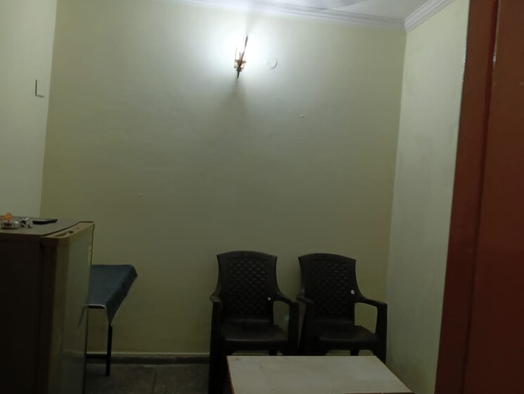 Room, sector 49 1.5 Bedroom 700 Sq.Ft. Independent House In Sector 49 Chandigarh 9757910