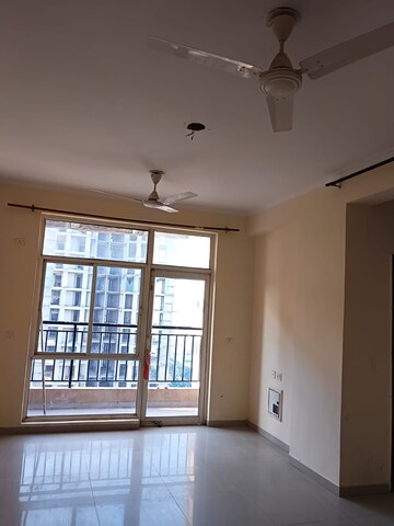 Room in 2 BHK Apartment at Omaxe Residency, Gomti Nagar – for Rent