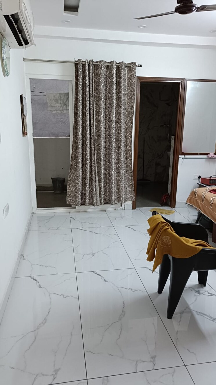 Room, dhakoli 3 Bedroom 148 Sq.Yd. Builder Floor In Dhakoli Zirakpur 9758015