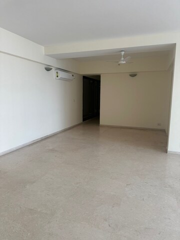 Room in 4 BHK Apartment at DLF Westend Heights, Sector 53 – for Rent