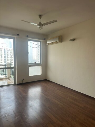 Room in 4 BHK Apartment at DLF Westend Heights, Sector 53 – for Rent