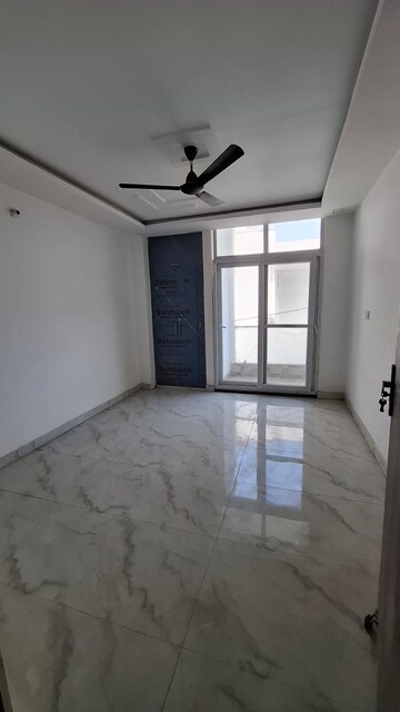 Room in 3 BHK Villa at Sector 10 Greater Noida – for Sale