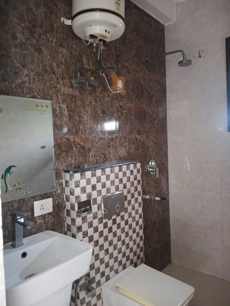 Bathroom, sector 51 3 Bedroom 1900 Sq.Ft. Builder Floor In Sector 51 Gurgaon 9758065